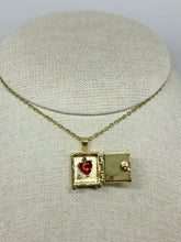 Cargar imagen en el visor de la galería, COLLAR CAJA FUERTE CON CORAZÓN
