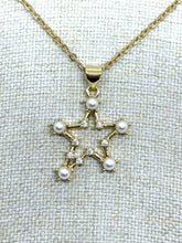Cargar imagen en el visor de la galería, COLLAR ESTRELLA CON PERLA/ZIRCONIA
