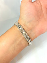 Cargar imagen en el visor de la galería, PULSERA TIPO ROLEX PLATEADA CON CRUZ
