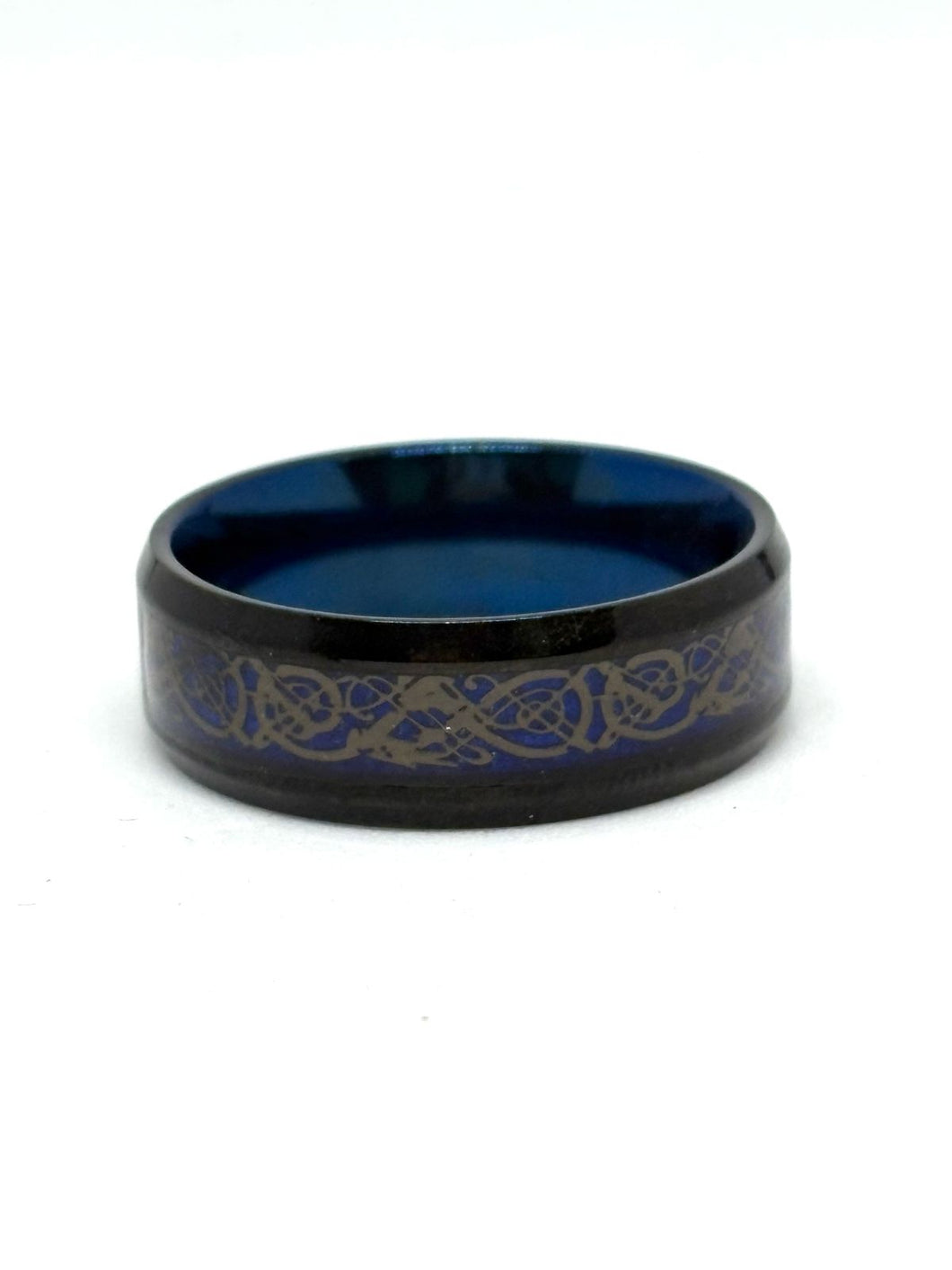 ARGOLLA NEGRA CON DETALLE AZUL DENTRO