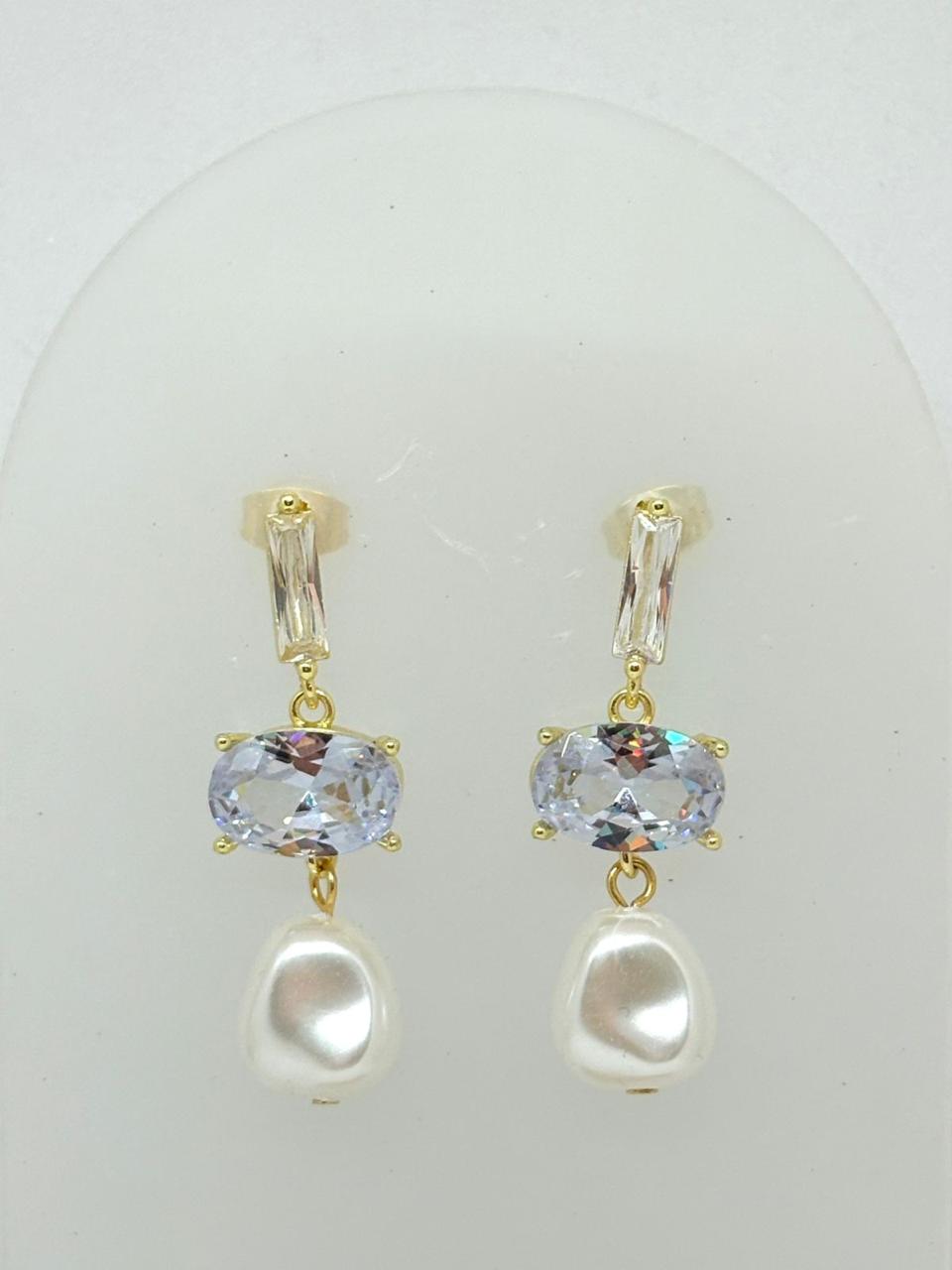 ARETES LARGOS ZIRCONIA CON PERLA