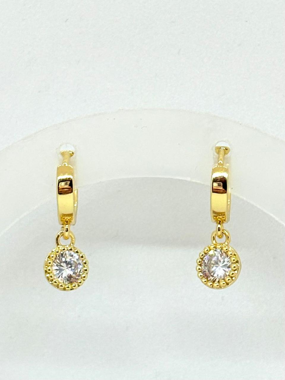 HUGGIES CON ZIRCONIA COLGANTE