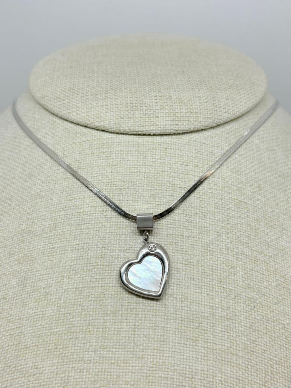 COLLAR PLANCHADO CORAZÓN NÁCAR
