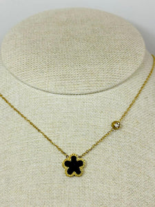 COLLAR FLOR NEGRA Y ZIRCONIA