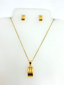 JUEGO DE COLLAR Y ARETES MEDIO OVALO DORADOS