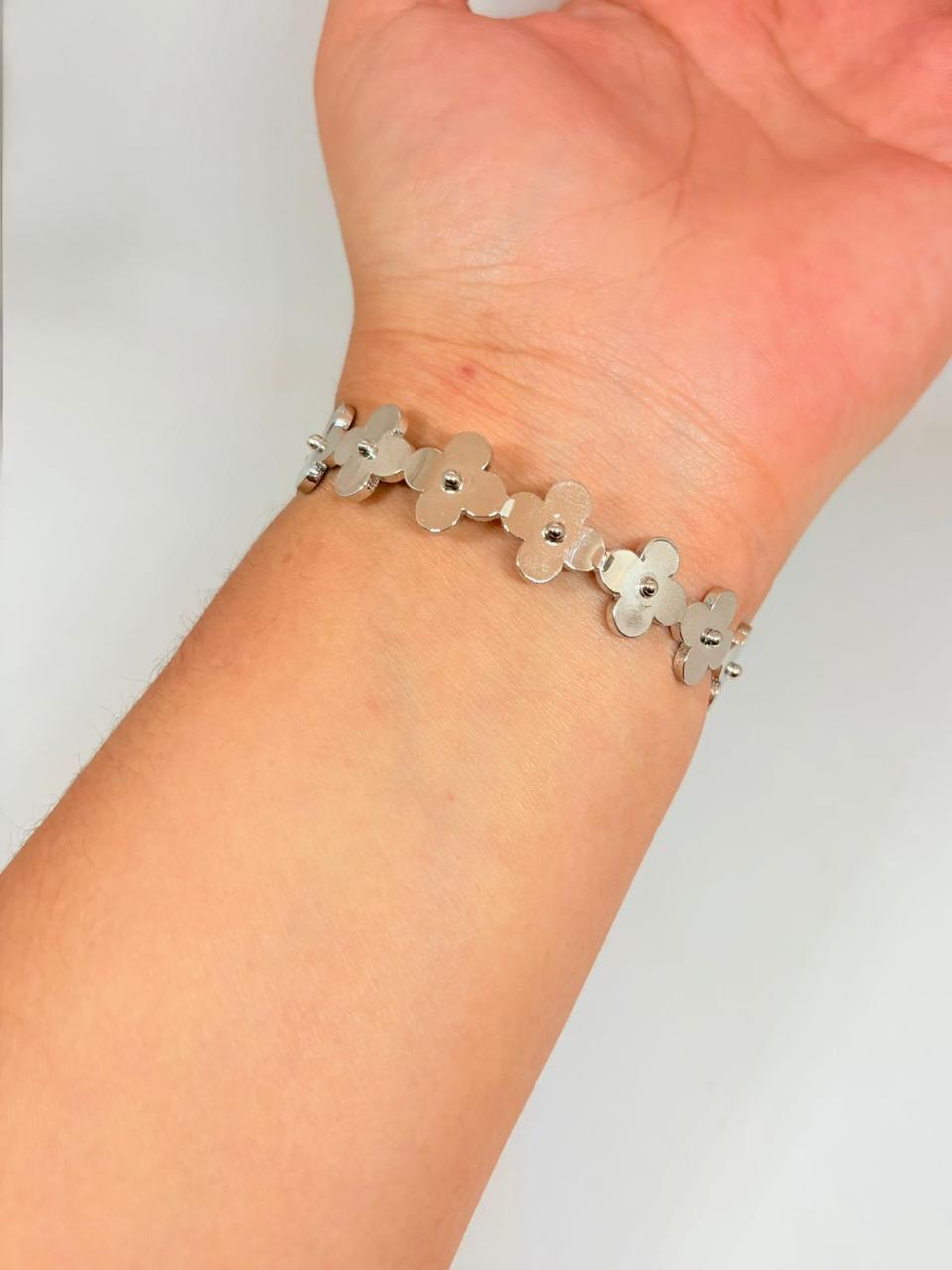 PULSERA FLORES LISAS PLATEADA