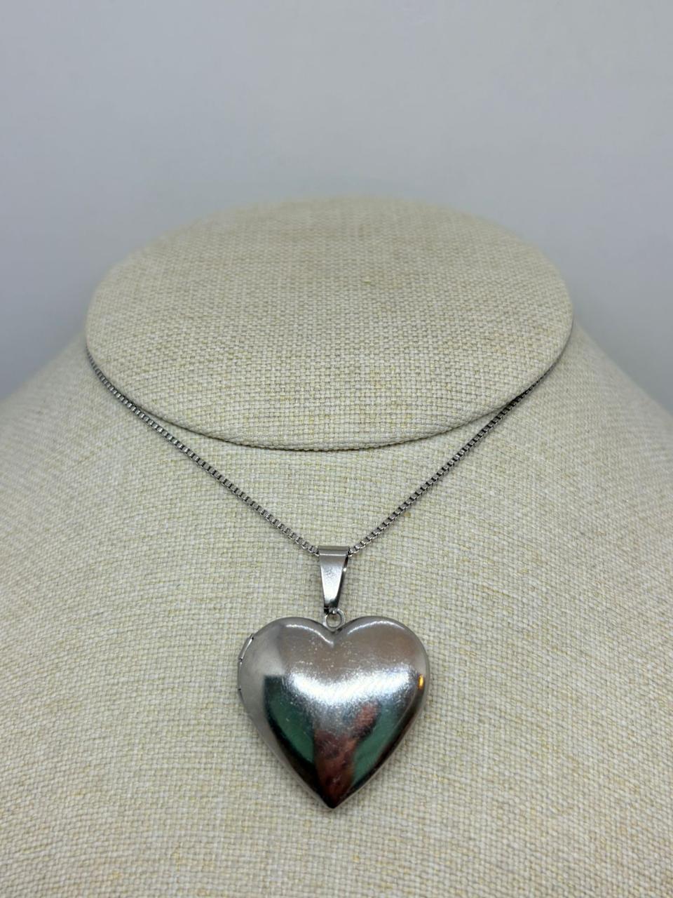 COLLAR RELICARIO CORAZÓN PLATEADO