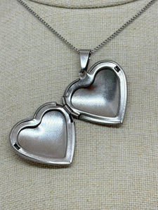 COLLAR RELICARIO CORAZÓN PLATEADO