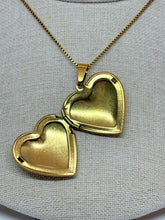 Cargar imagen en el visor de la galería, COLLAR RELICARIO CORAZÓN DORADO
