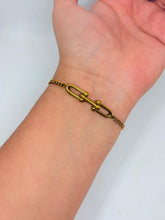Cargar imagen en el visor de la galería, PULSERA CON ESLABONES ENTRELAZADO
