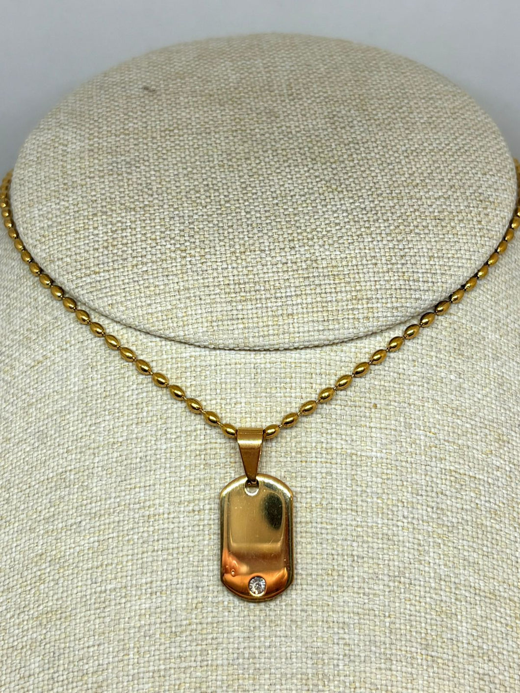 COLLAR BOLITAS CON PLACA ZIRCONIA