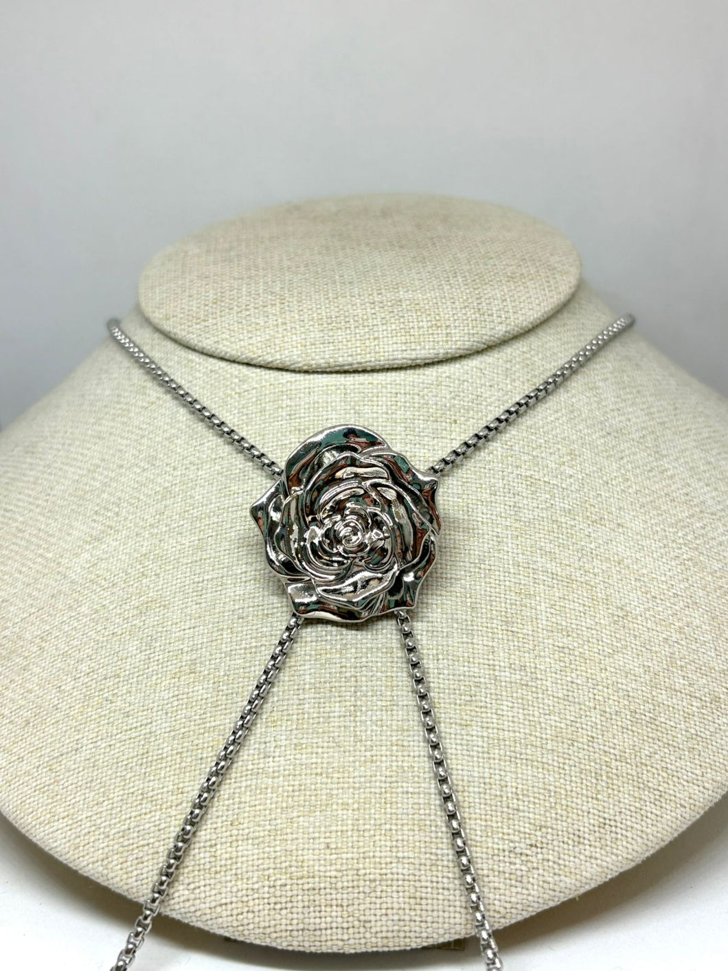 COLLAR CORBATERO  FLOR