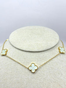 COLLAR FLORES TONO PASTEL