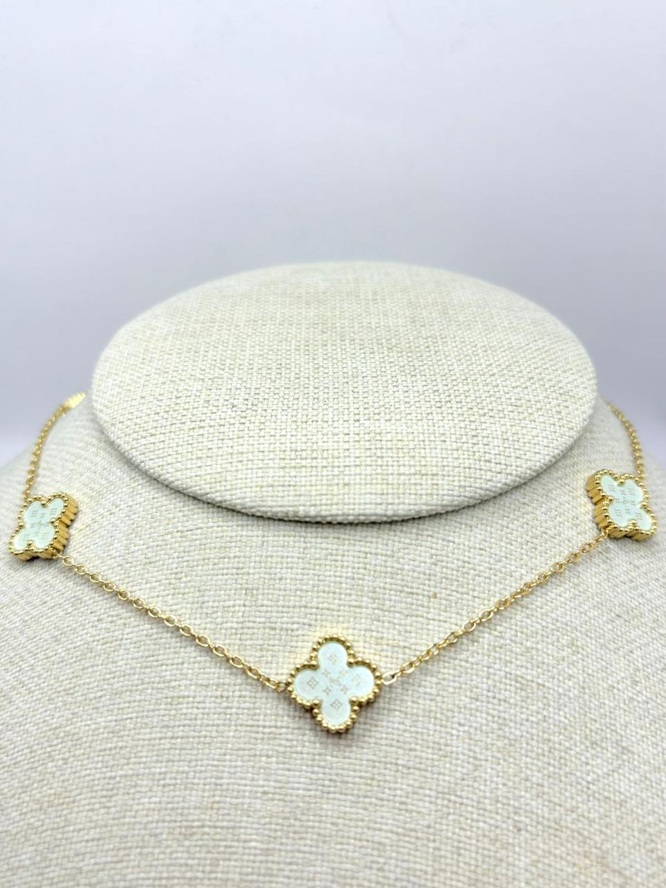 COLLAR FLORES TONO PASTEL