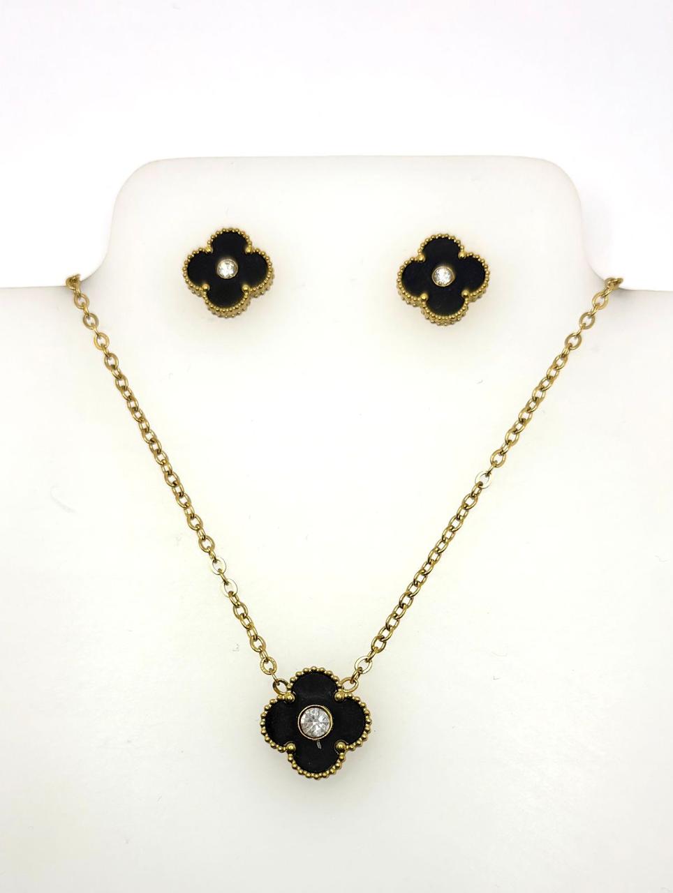 JUEGO COLLAR Y ARETES FLOR NEGRA CON ZIRCONIA