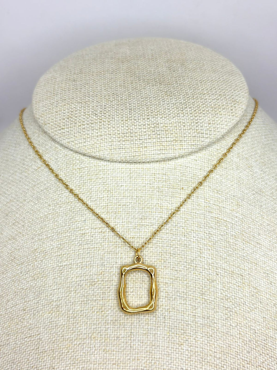 COLLAR RECTANGULO IRREGULAR