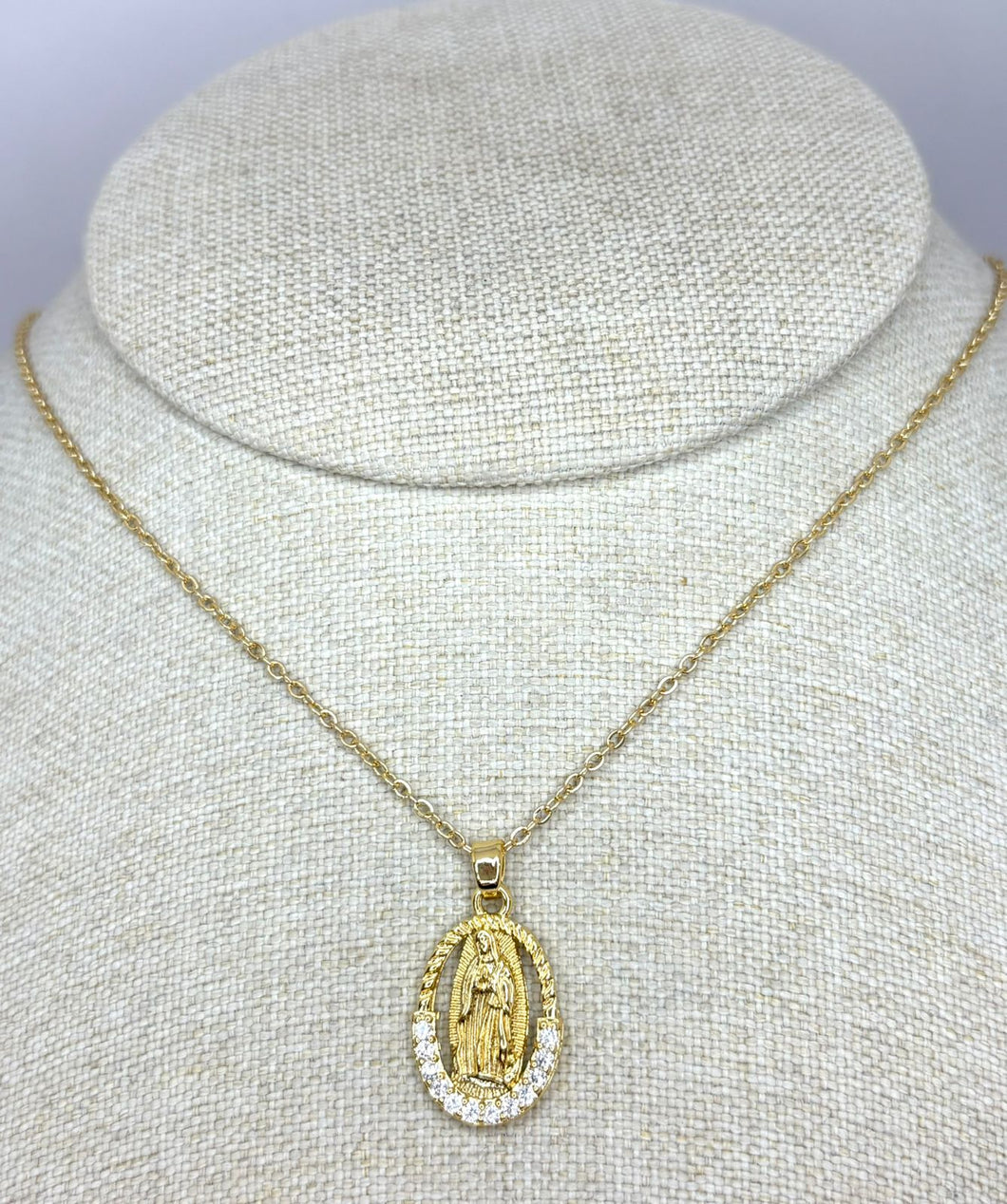 COLLAR VIRGEN DE GPE CON ZIRCONIA