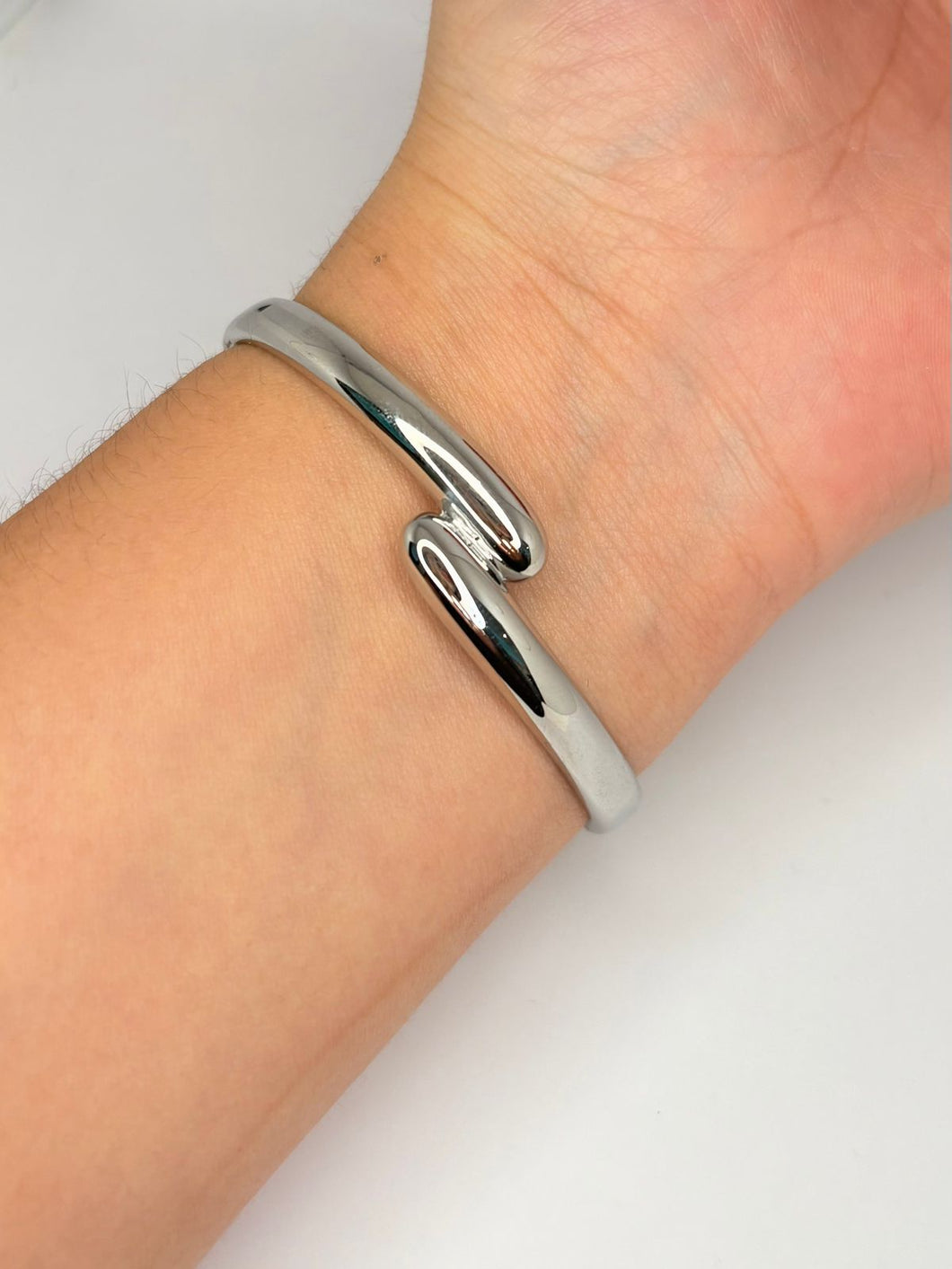 PULSERA RIGIDA DOBLE CRUZADA