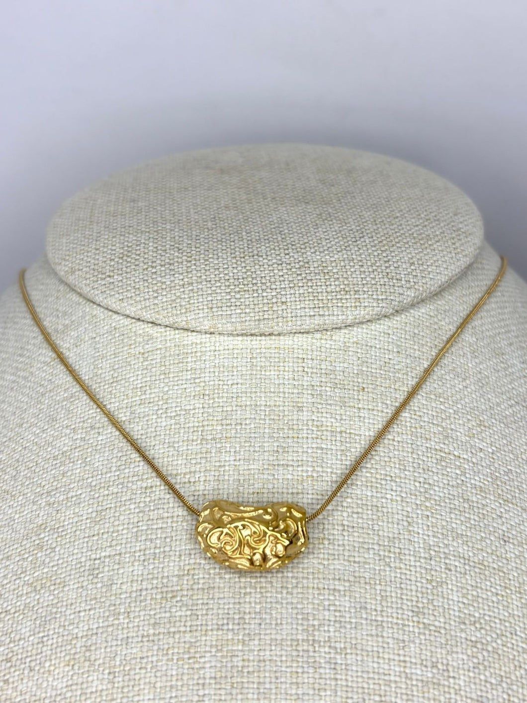 COLLAR CORAZÓN CON TEXTURA