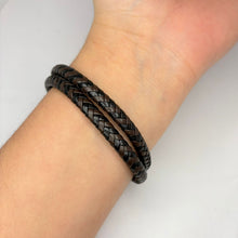 Cargar imagen en el visor de la galería, PULSERA PIEL DOBLE TRENZADA
