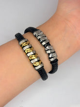 Cargar imagen en el visor de la galería, PULSERA TRENZADA REDONDELES CRUZADOS
