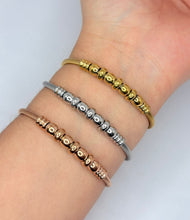 Cargar imagen en el visor de la galería, PULSERA HILO TRENZADO DE BOLITAS
