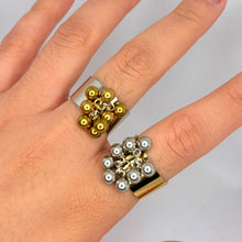 Cargar imagen en el visor de la galería, ANILLO BOLITAS COLGANTES AJUSTABLE
