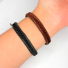 Cargar imagen en el visor de la galería, PULSERA PIEL TRENZADA HILO

