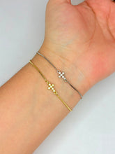 Cargar imagen en el visor de la galería, PULSERA MINI CRUZ ZIRCONIAS AJUSTABLE
