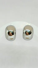Cargar imagen en el visor de la galería, ARETES CHUNKY MEDIA LUNA
