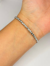 Cargar imagen en el visor de la galería, PULSERA MINI CORAZONES

