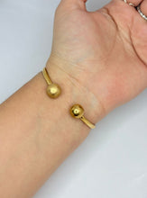 Cargar imagen en el visor de la galería, PULSERA ABIERTA DOS BOLITAS
