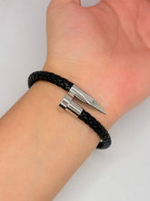 Cargar imagen en el visor de la galería, PULSERA PIEL CLAVO
