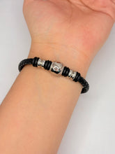 Cargar imagen en el visor de la galería, PULSERA PIEL BEISBOL/FUTBOL
