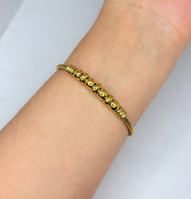 Cargar imagen en el visor de la galería, PULSERA HILO TRENZADO DE BOLITAS

