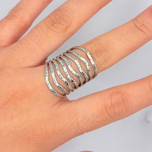 Cargar imagen en el visor de la galería, ANILLO ONDAS SATINADO
