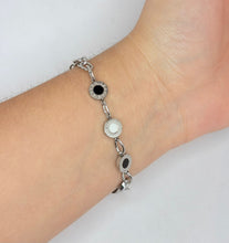 Cargar imagen en el visor de la galería, PULSERA CIRCULOS NACAR/ONIX NUMEROS ROMANOS
