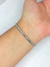 Cargar imagen en el visor de la galería, PULSERA RIGIDA MINI CORAZÒN
