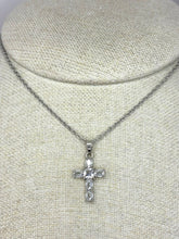 Cargar imagen en el visor de la galería, COLLAR CRUZ ZIRCONIA

