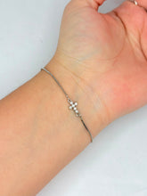 Cargar imagen en el visor de la galería, PULSERA MINI CRUZ ZIRCONIAS AJUSTABLE
